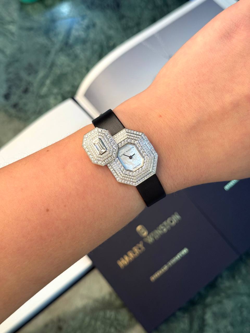 Harry Winston Emerald Signature High Jewelry Timepiece